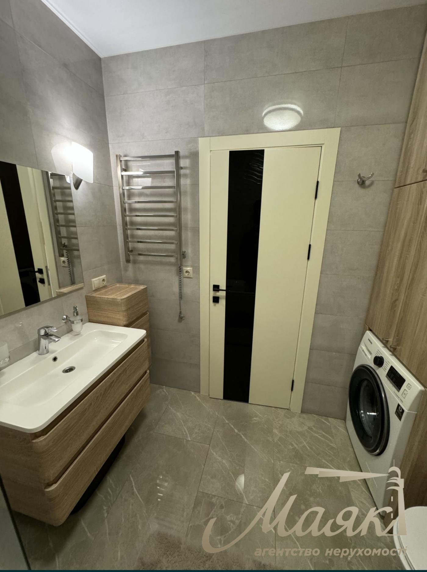 Rent 3-room apartment, "Hofmann House", Center, (There is always electricity)