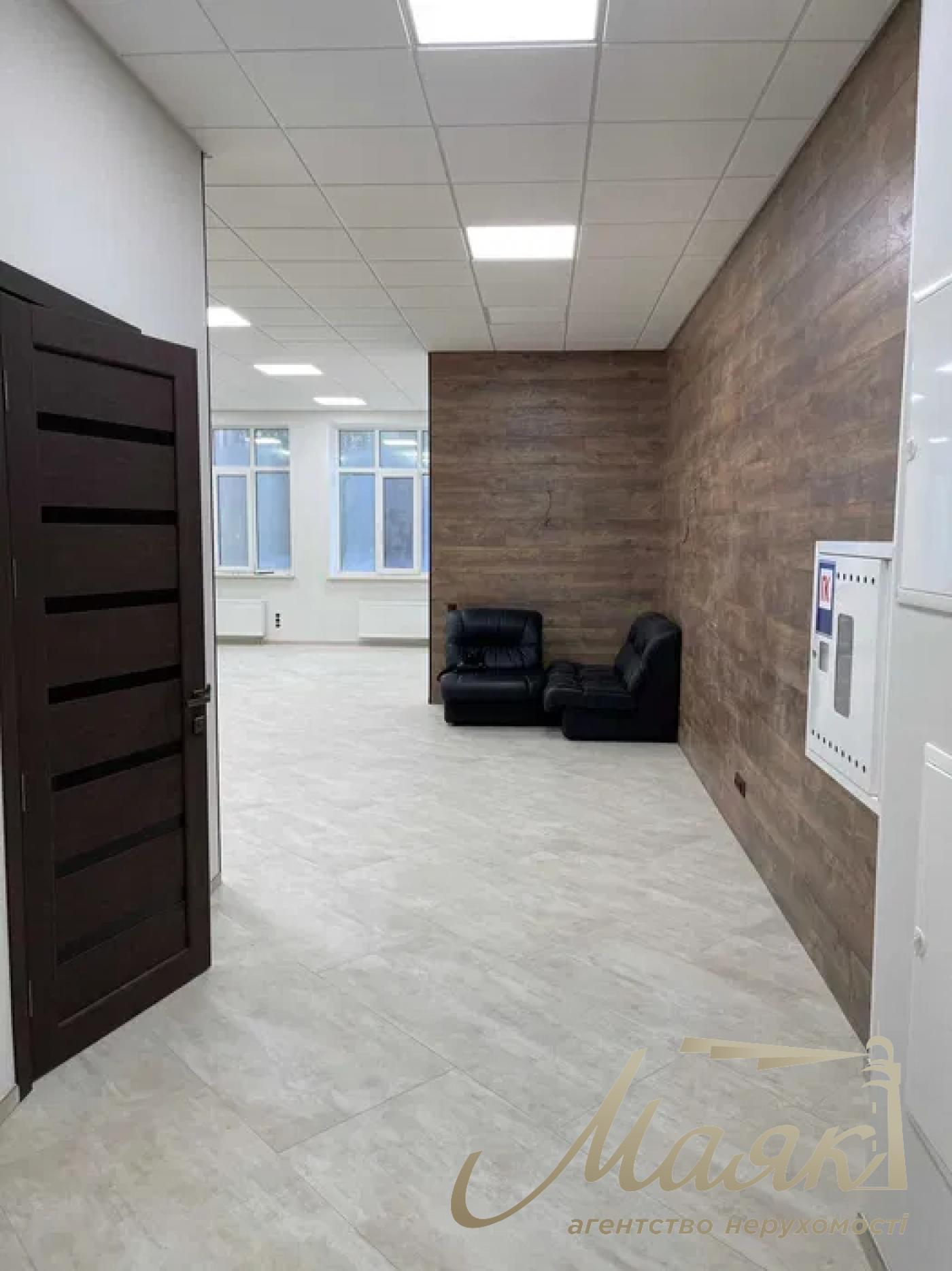 Аренда фасадного помещения 100м, ул. Щекавицкая