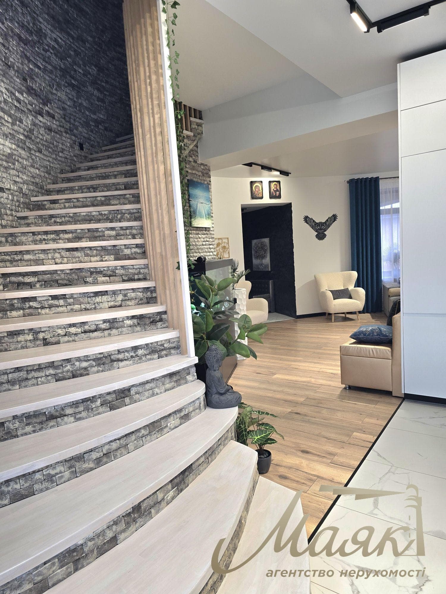 Оренда преміального будинку площею 250 м² із SPA-комплексом та цілорічним басейном у Лесниках