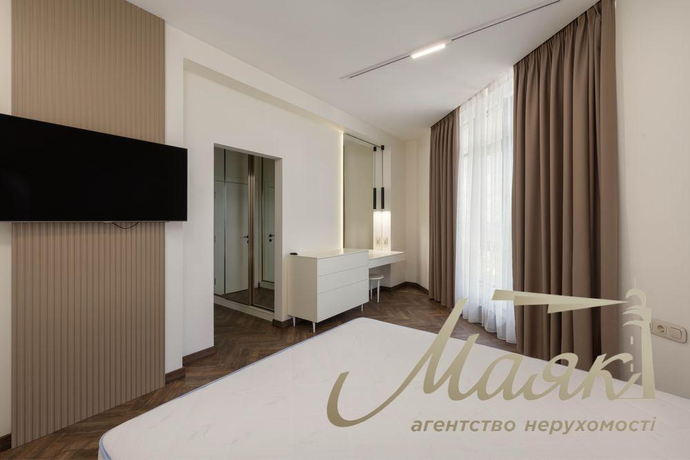 Rent two-storey penthouse with terrace in Pecherskaia