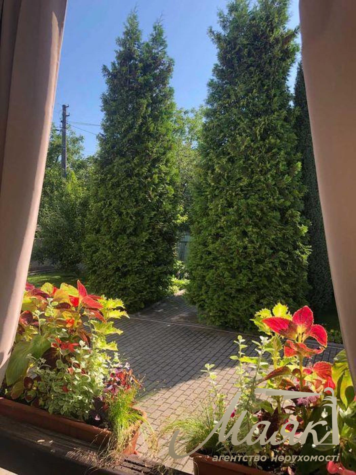 Sale of a 2-storey house 225 sq.m. Osokorki. Darnitsa. Plot 7.7 acres.