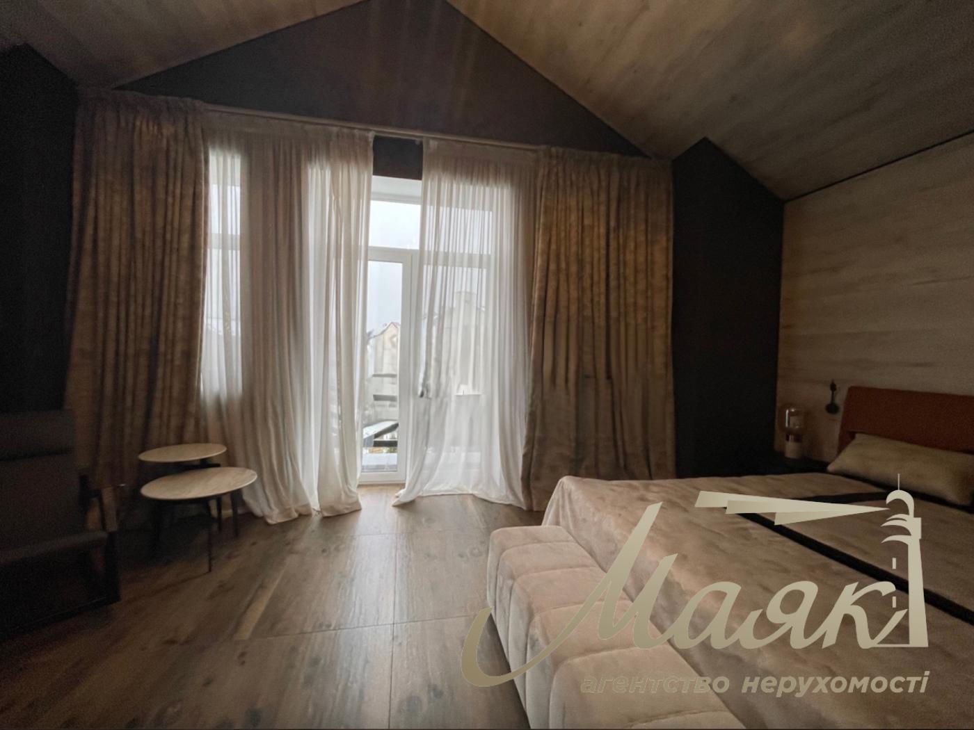 Продажа дома 400м2 в с.Плюты