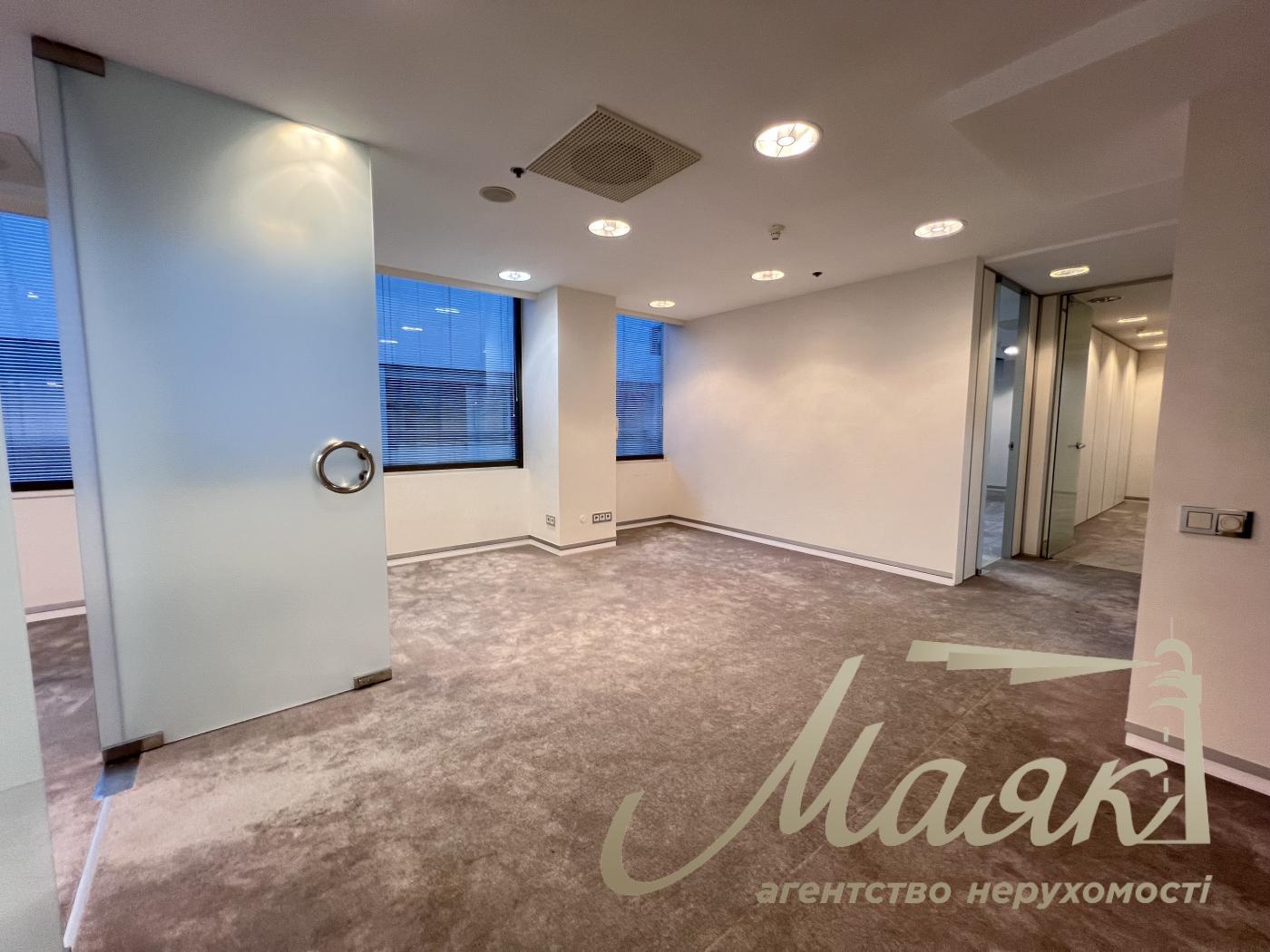 Оренда офісу 77 кв.м в БЦ Леонардо по вул. Богдана Хмельницького 52/17