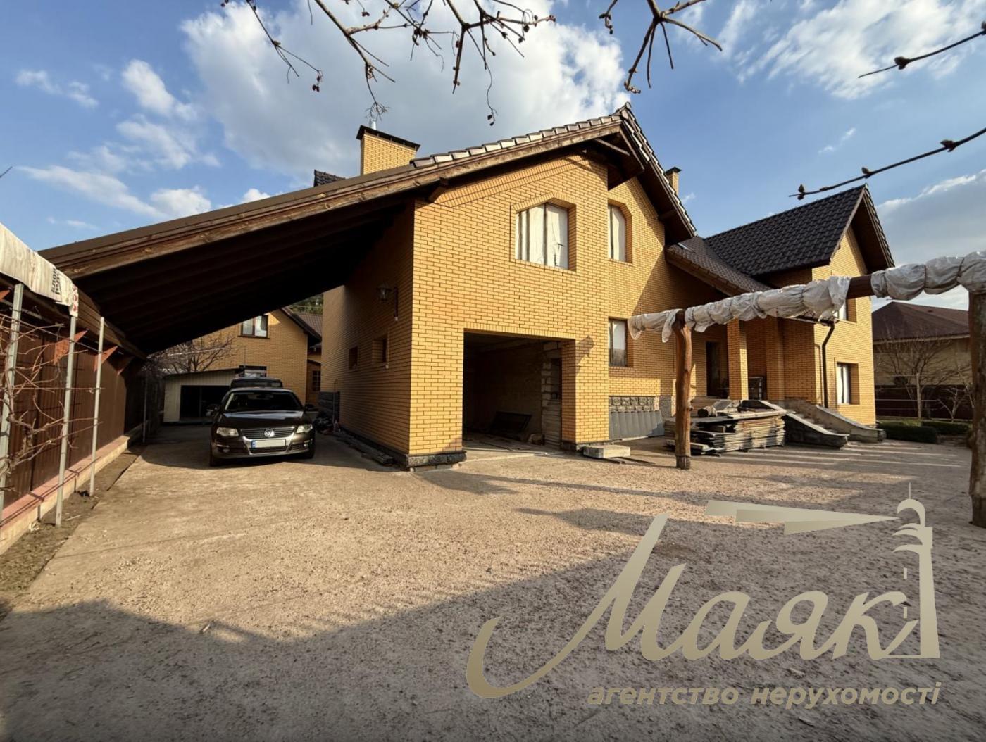 Продажа 2х-этажного дома 357.39м2 в с.Погребы, Броварский район.