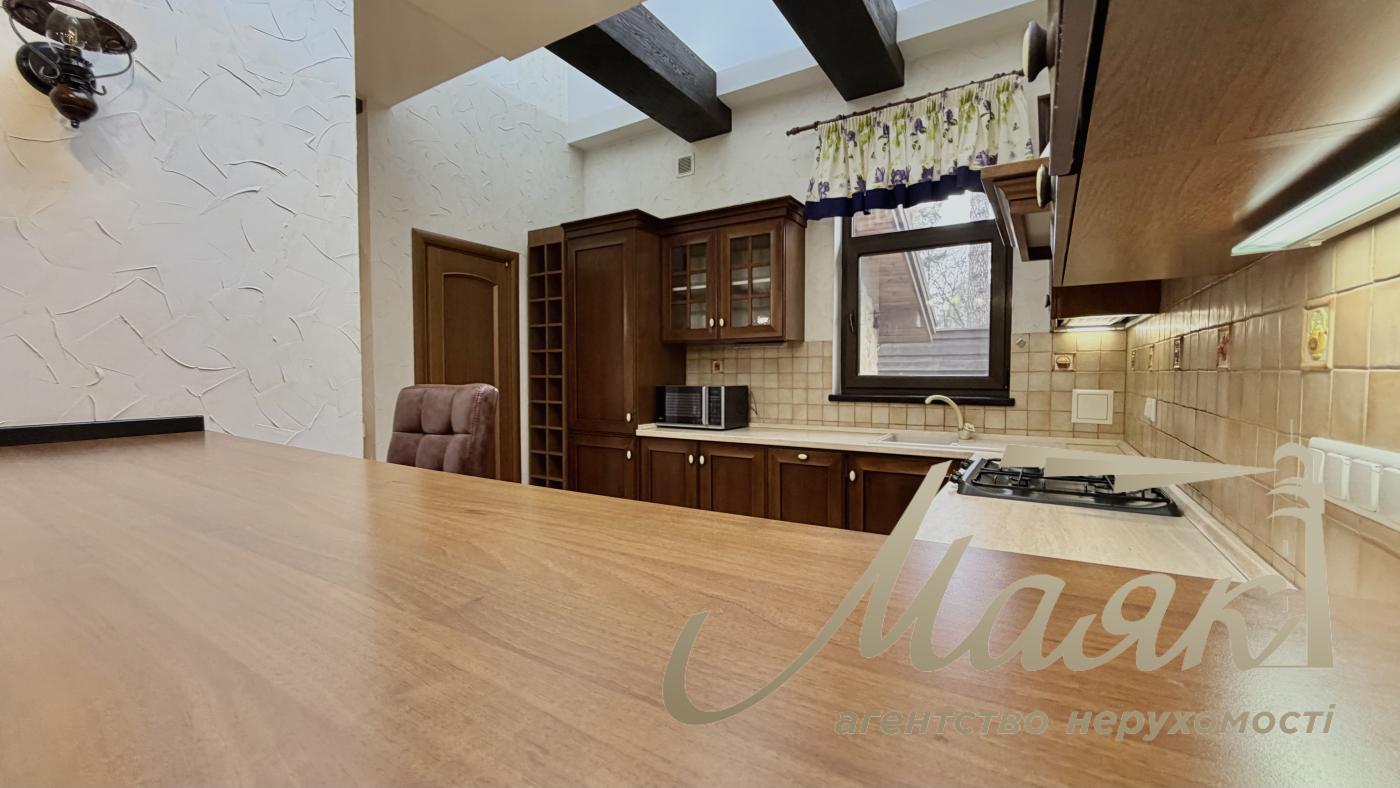 Оренда будинку К.Заспа, Козин, Плюти, оренда будинку в містечку, басейн, ліс, охорона