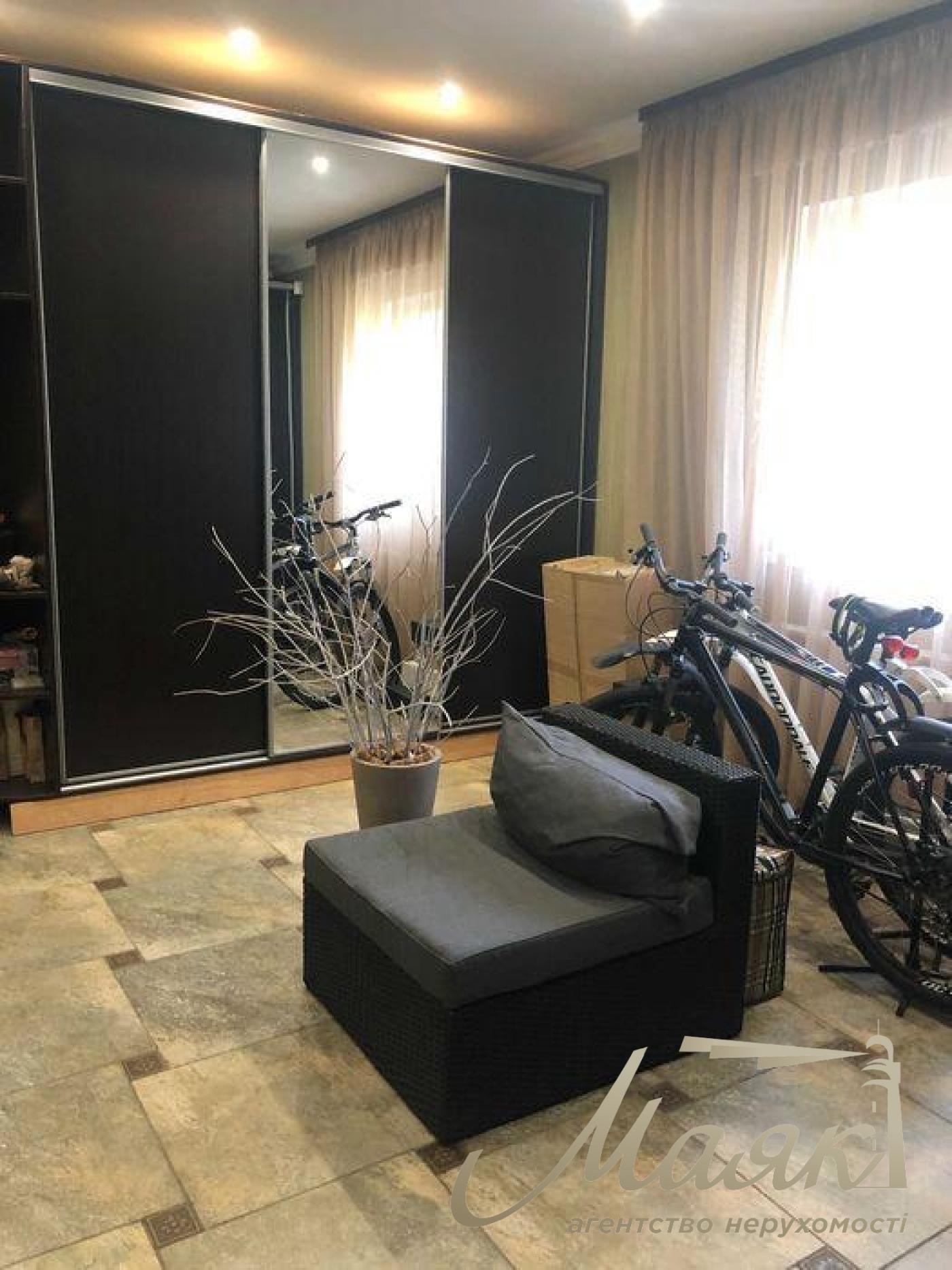 Sale of a 2-storey house 225 sq.m. Osokorki. Darnitsa. Plot 7.7 acres.