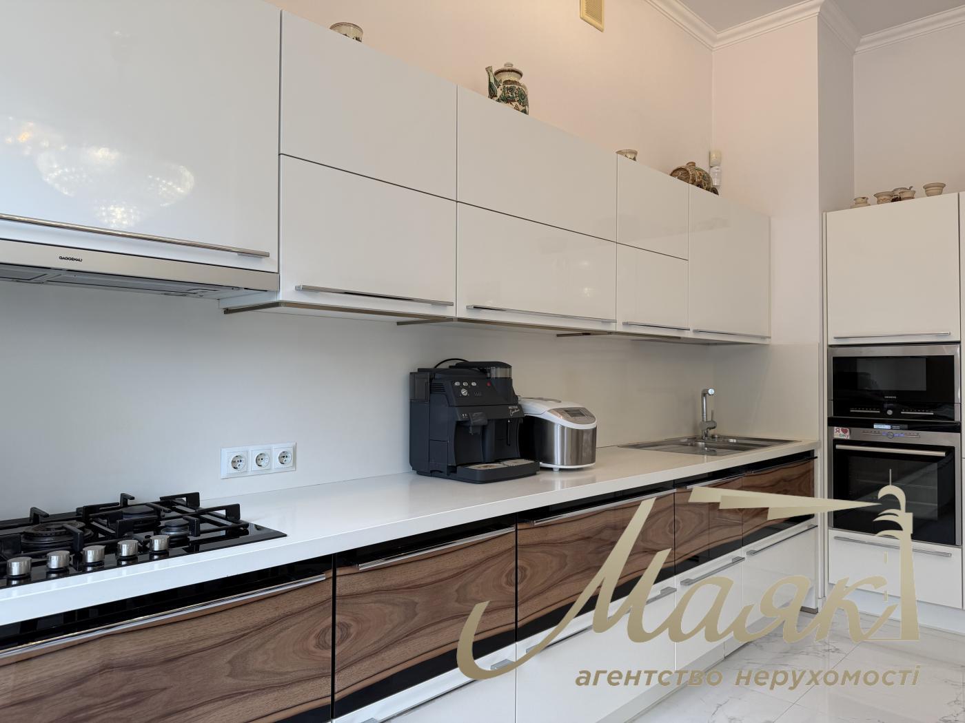 Оренда 4х-кімнатної квартири 200 м² у самому серці Києва - вул. Рейтарська, 5, Шевченківський район.