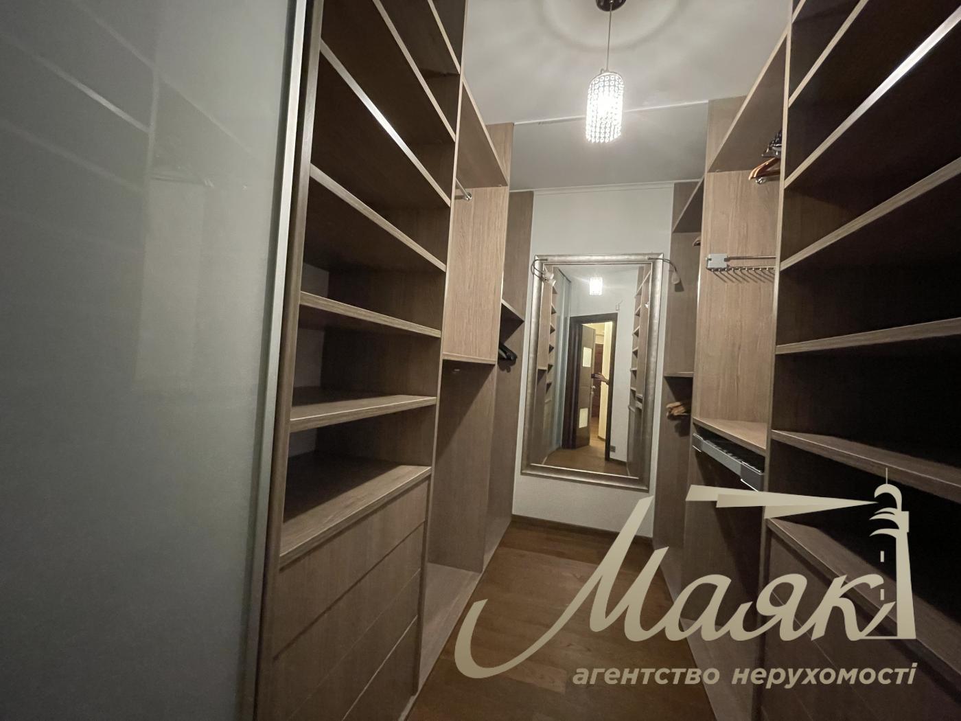 Продажа двухуровневой 4-комнатной квартиры ул. Котельникова, Святошино