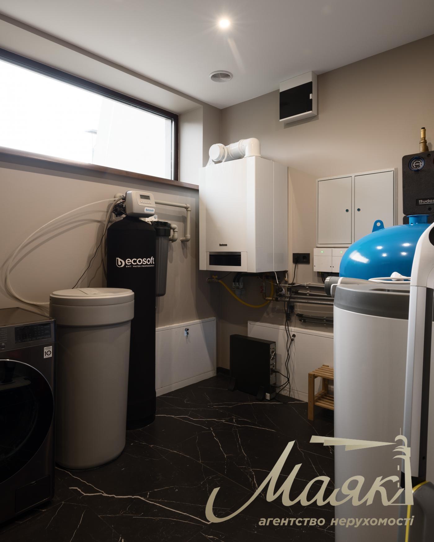 Sale of 2-storey townhouse 296m2, (3.5 hundredths) Kozin