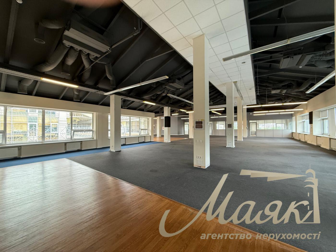 Оренда офісу 944 м2 у БЦ з ремонтом, терасою Олімпійська
