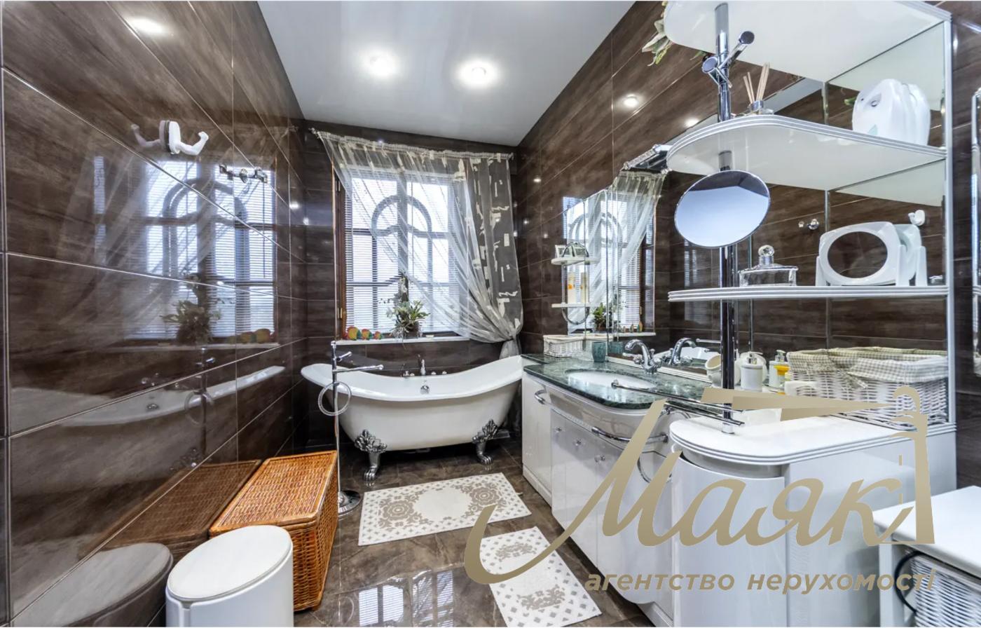 Оренда 2-х поверхового будинку 631м2, Голосіївський район