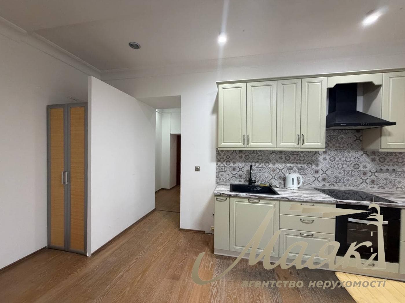 90-square-meter office for rent at 16 Lyuteranskaya St., Lipki, Khreshchatyk.