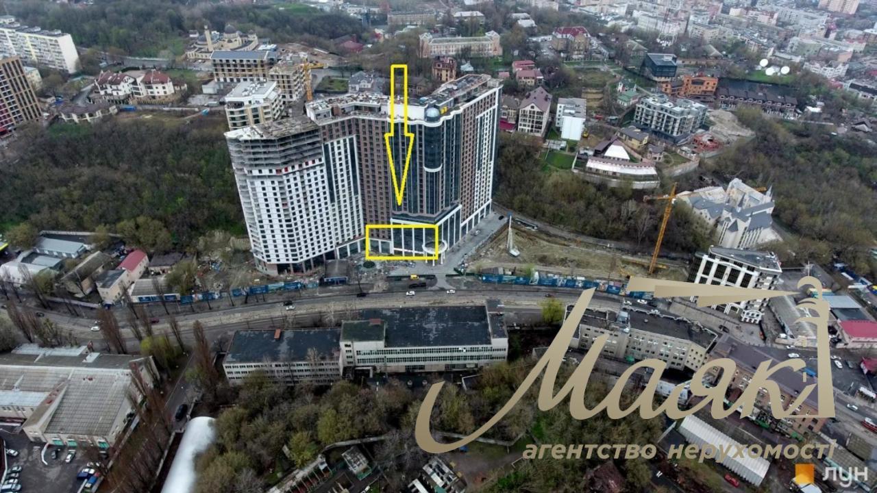 Rent / Retail space, 52 sq.m. / Glubochitskaya street, Podil Plaza & Residence residential complex