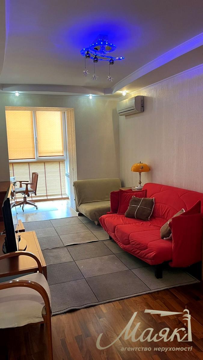 Оренда 4-кімнатної квартири в Цетрі, стм. Площа Українських Героїв, Київ