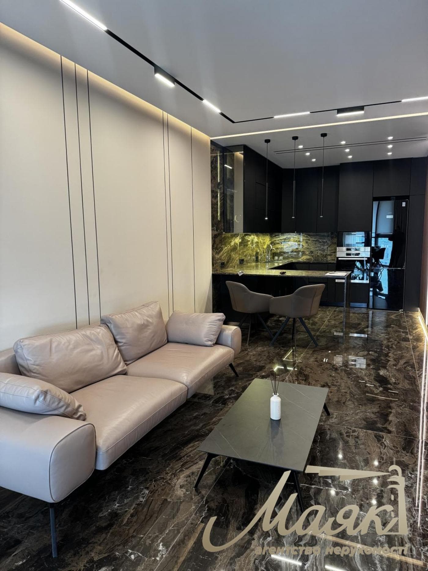 Rent 3 bedroom apartment in LCDDelmar, 90m, Pechersk