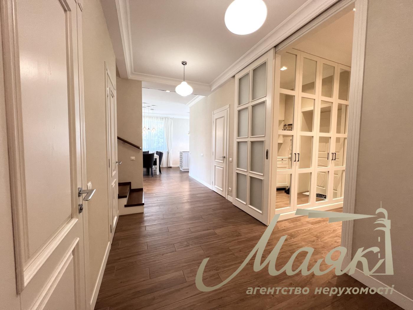 Rent 2-storey house 190m2, Goloseevsky district, Myshelovka