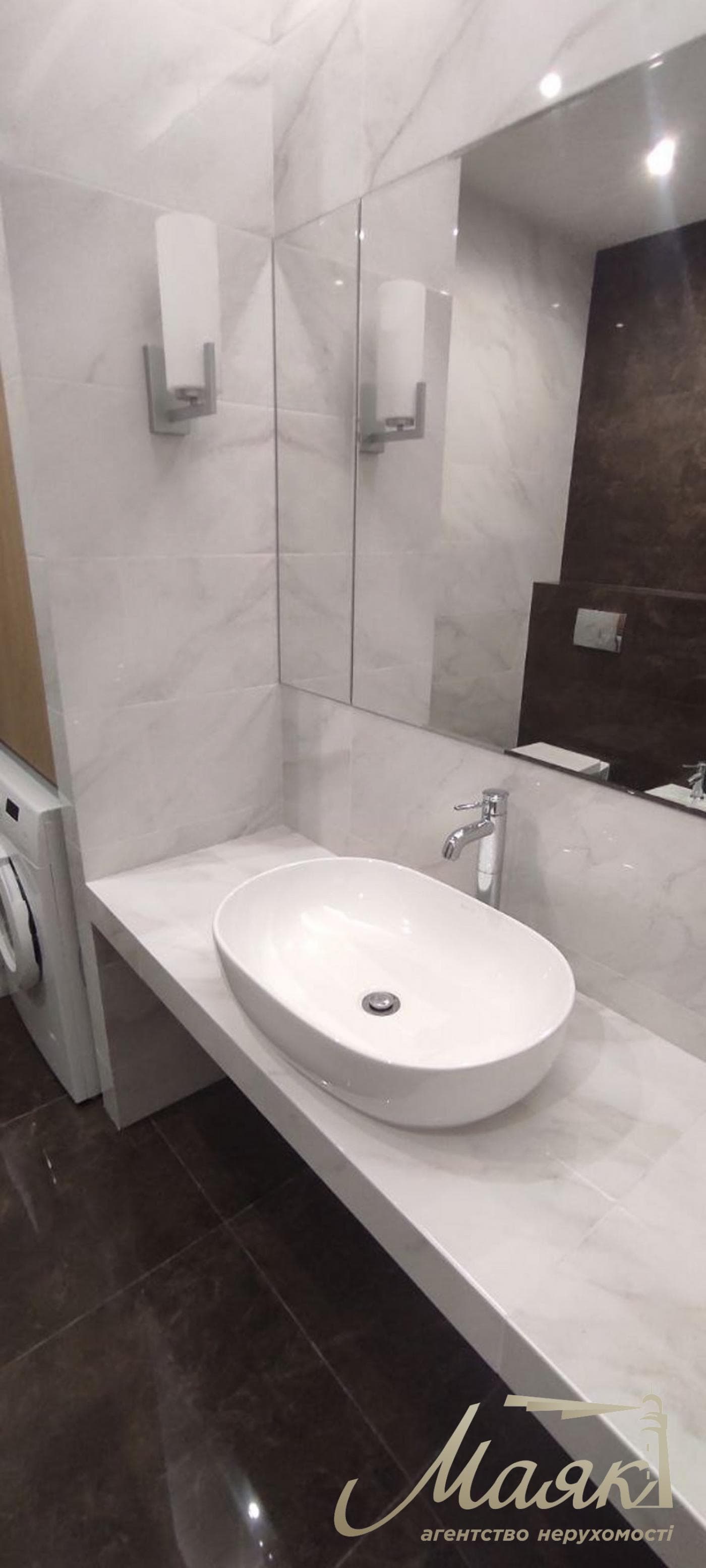 2-bedroom apartment for sale in the Podil Plaza & Residence residential complex, Hlubochitska Street