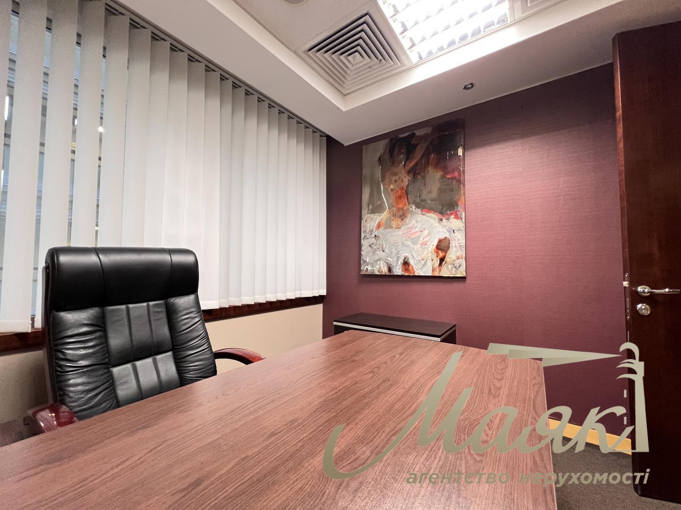 Оренда офісу 77 кв.м в БЦ Леонардо по вул. Богдана Хмельницького 52/17