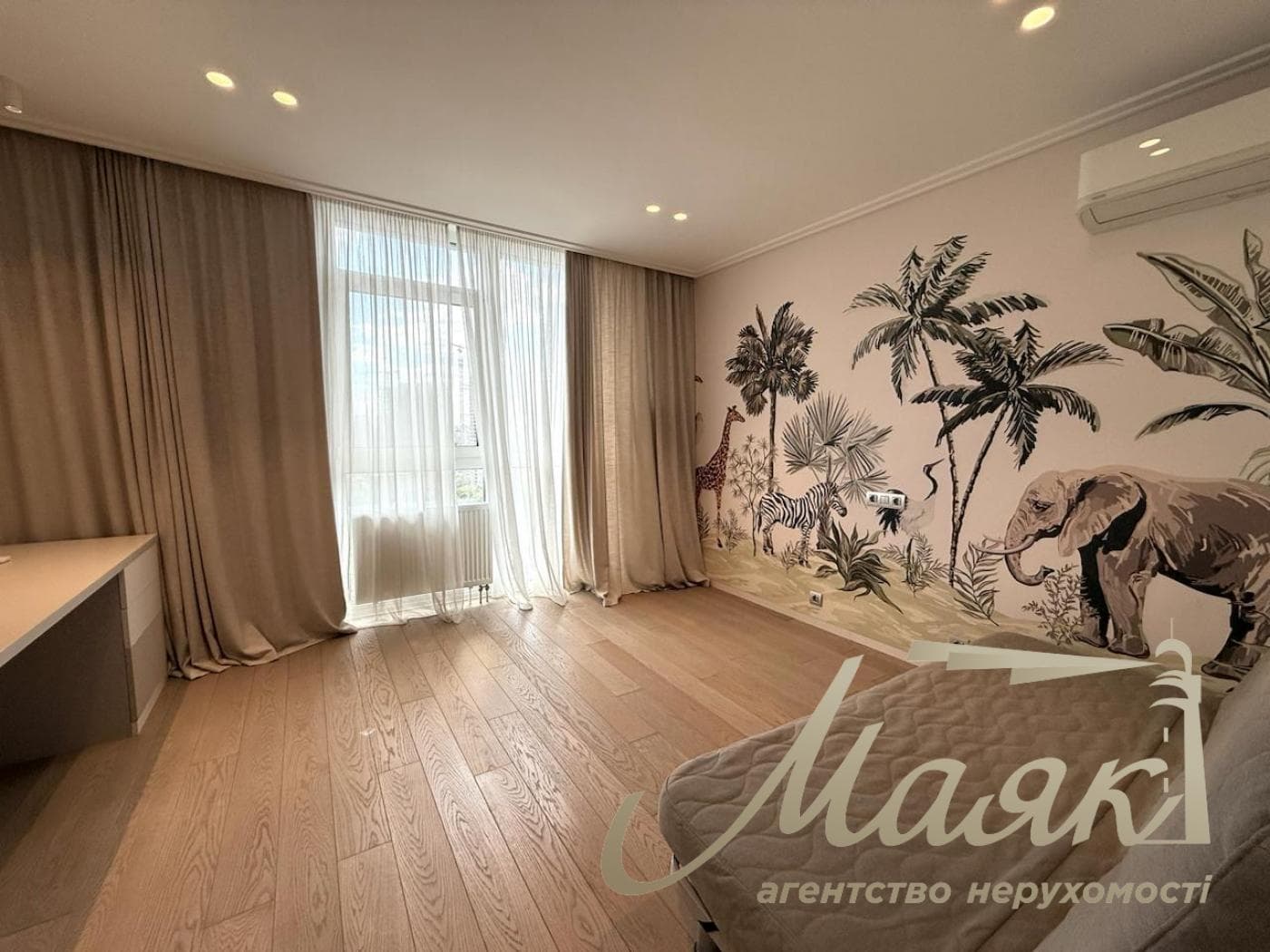 3-room apartment for rent in the "French Quarter 2" residential complex, 3a McCain Street, Pechersk