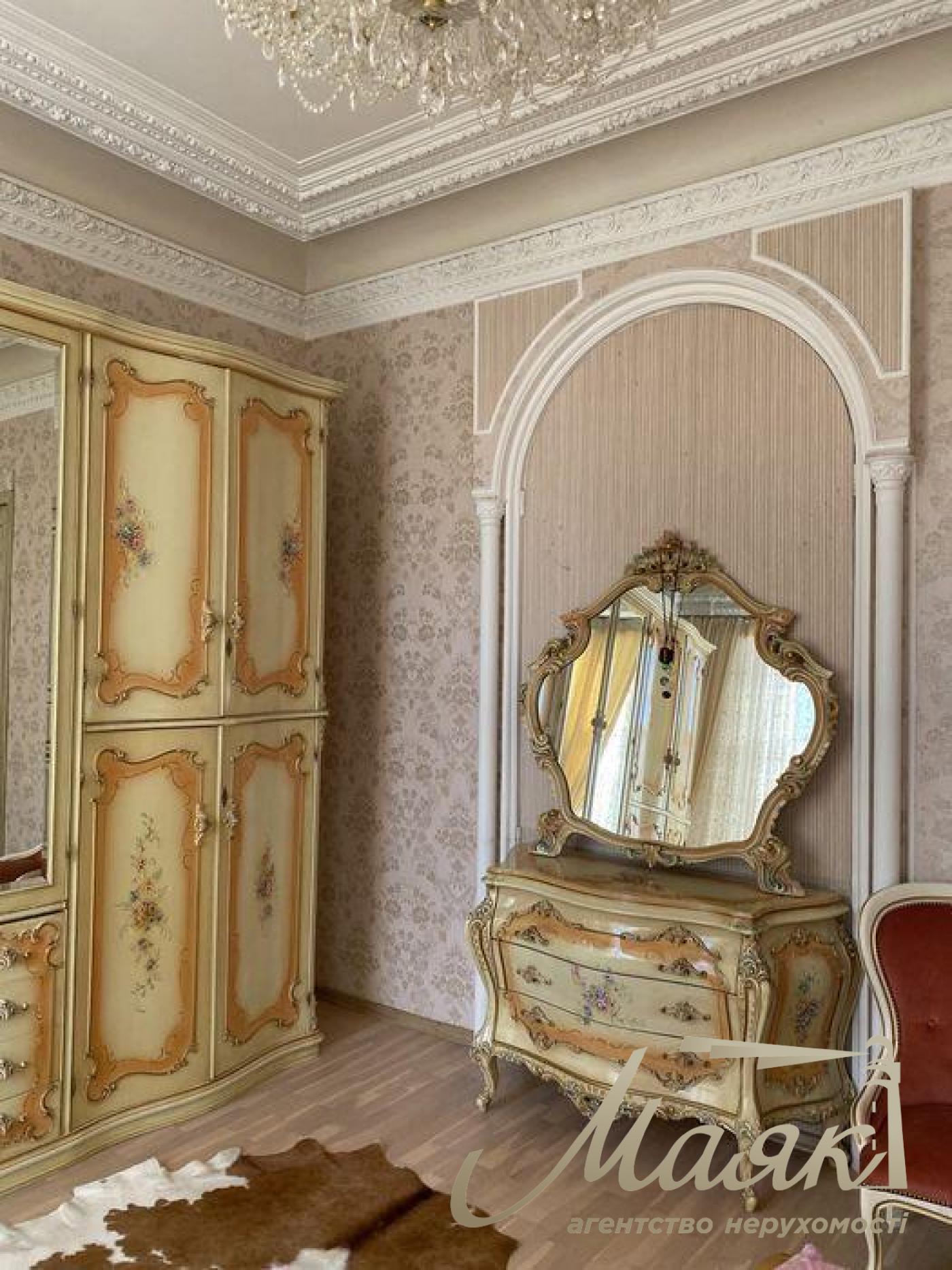 Аренда 4-комнатной квартиры в Центре, стм. Университет, Киев