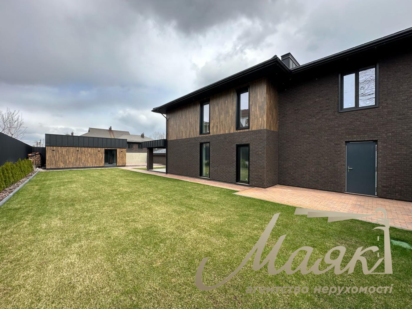 Продаж будинку в Ірпені, в закритому котеджному містечку Стоянка-2, з охороною і відеоспостереженням.