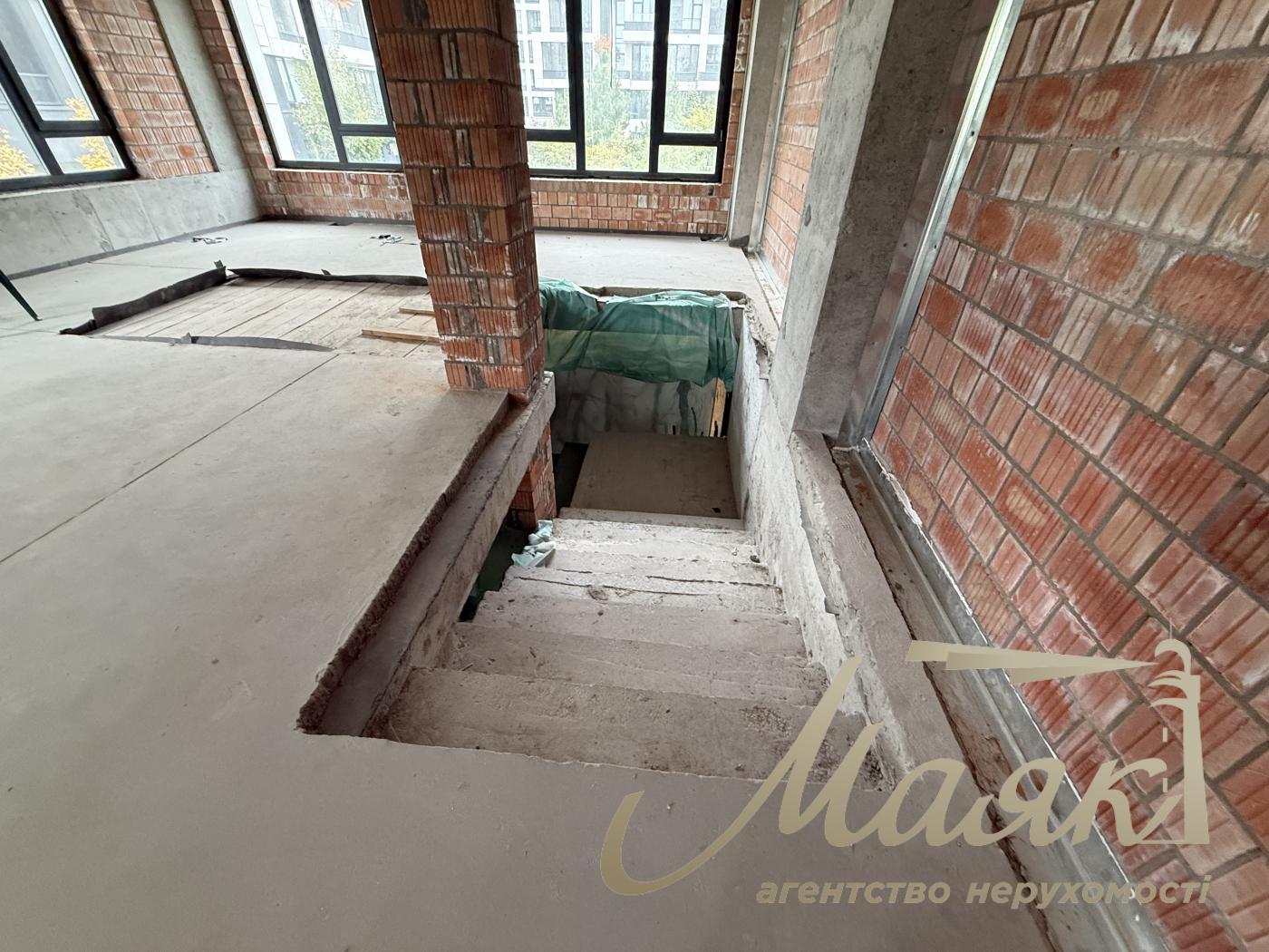 Продажа фасадного помещения 271 м² в ЖК UNIT.Home, ул. Гарета Джонса, Шевченковский район.