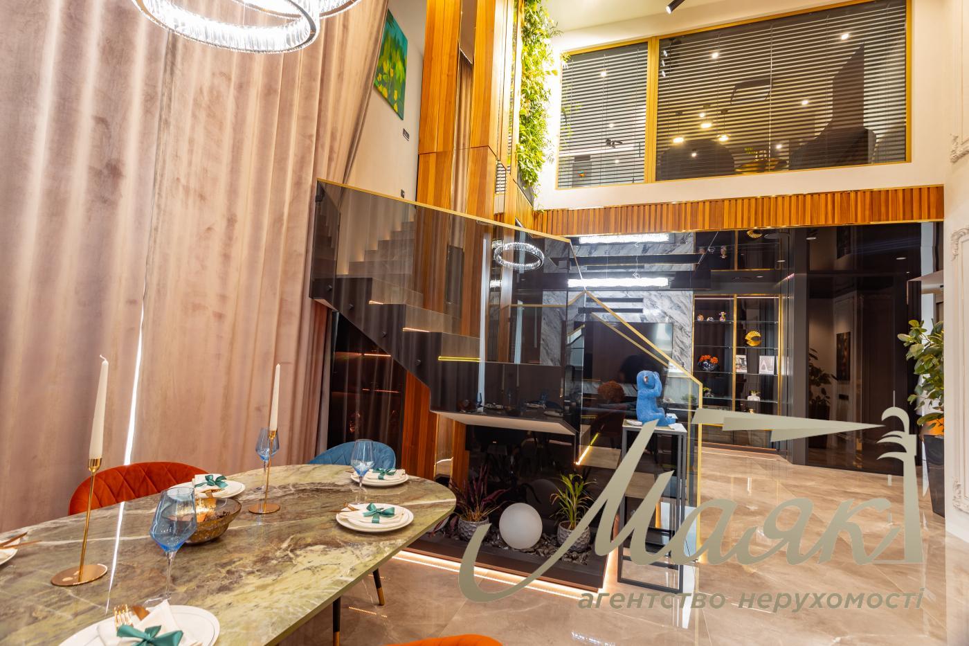 Продаж пентхауса 195 м² з терасою та дизайнерським ремонтом у ЖК Park Avenue VIP, Київ