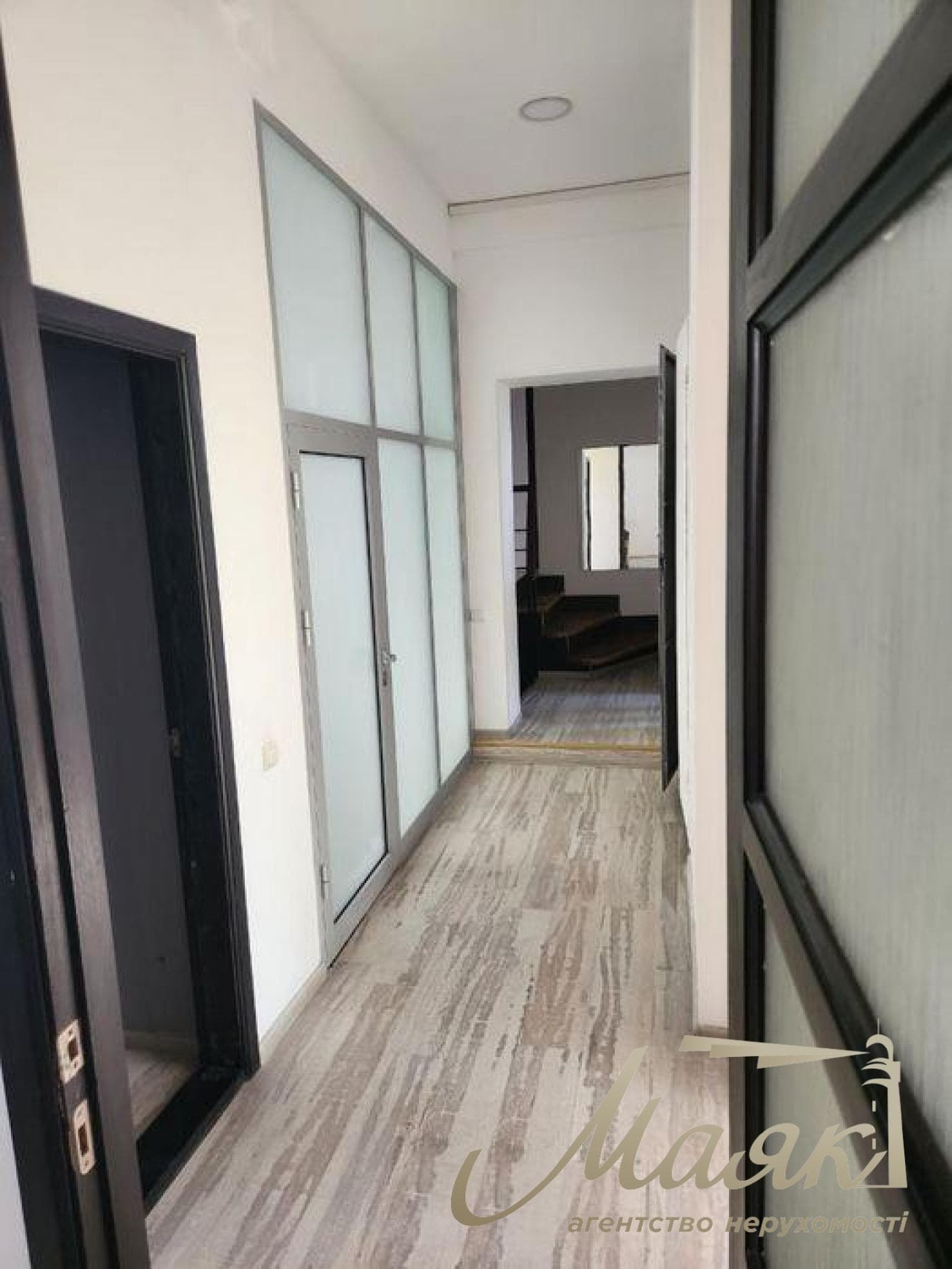 Оренда окремої будівлі площею 620 м², вул. Редутна, Царське Село