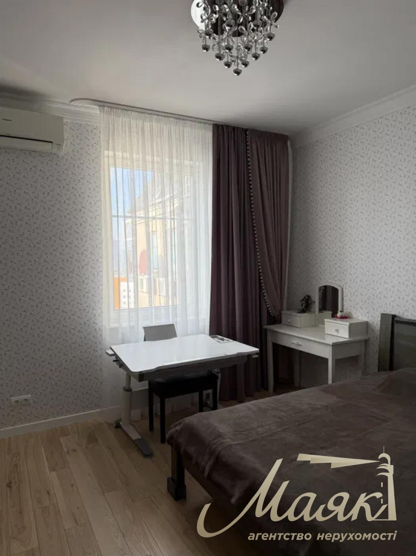 Продаж 2-к квартири в ЖК Граф Толстой, Центр