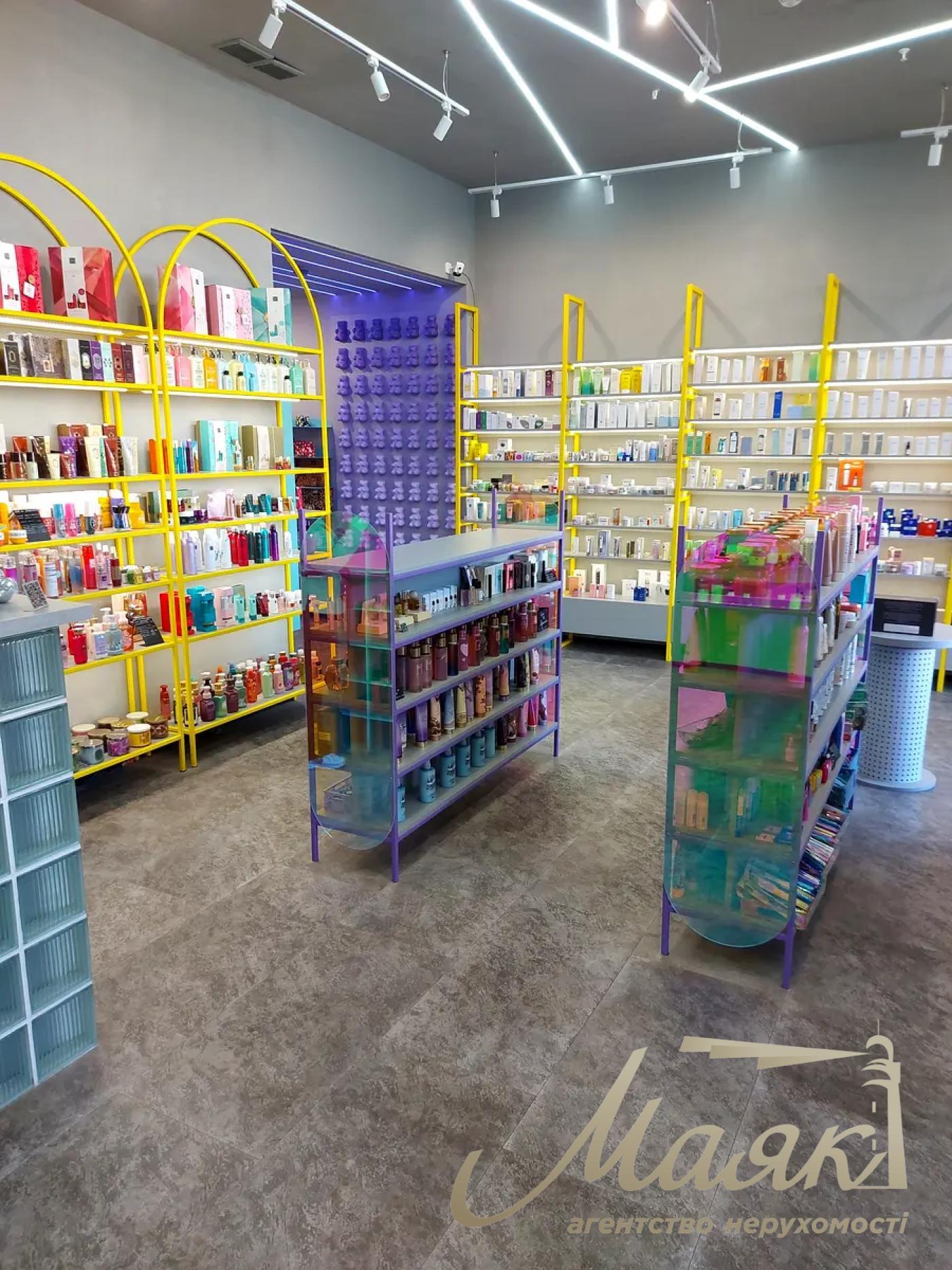 Оренда фасадного комерційного приміщення на Бессарасбкой площі, Центр.