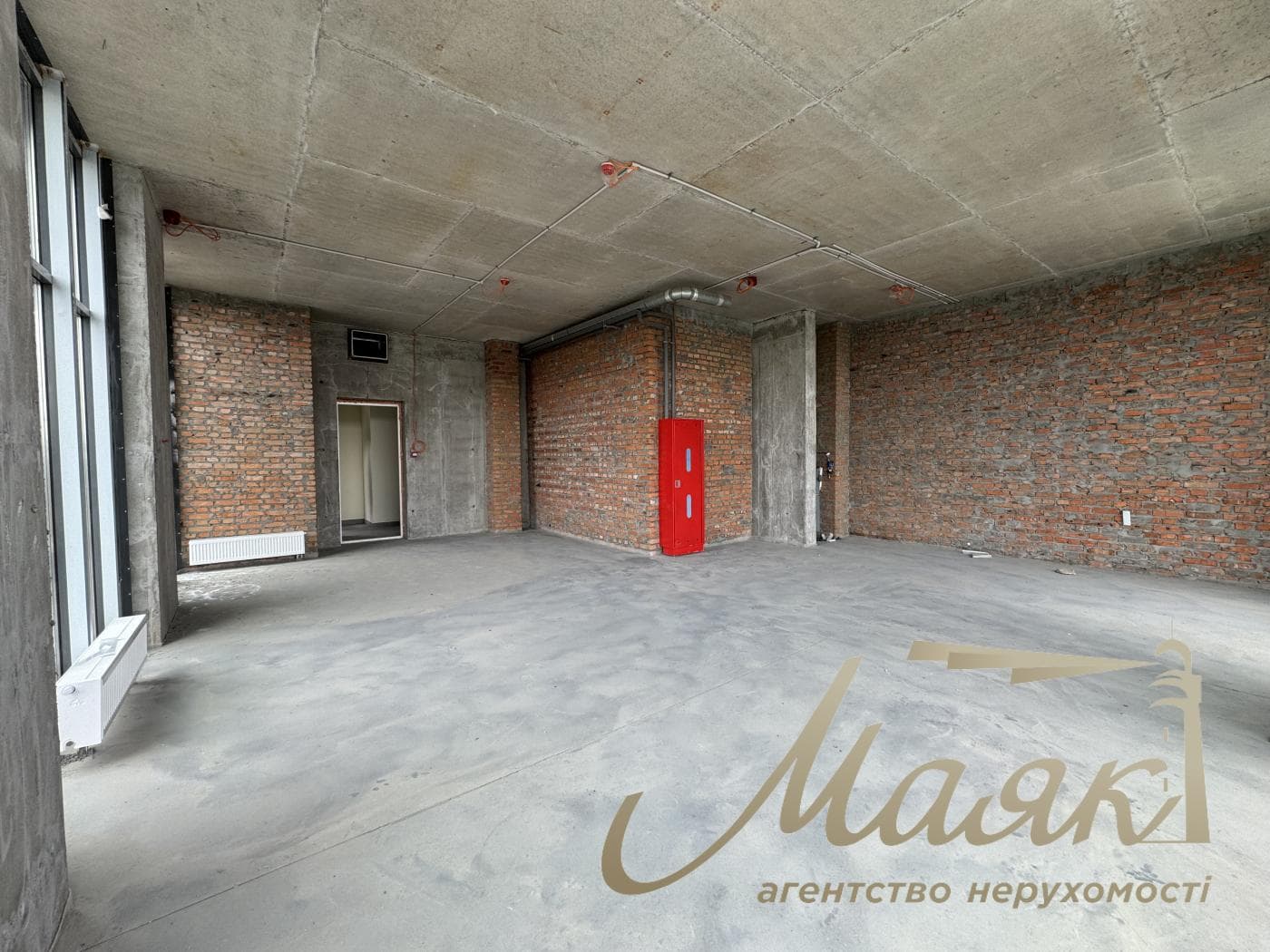 Rent a facade room 72.88m2 Dragomirova str. in the LCD "Novopecherskie Lipki"