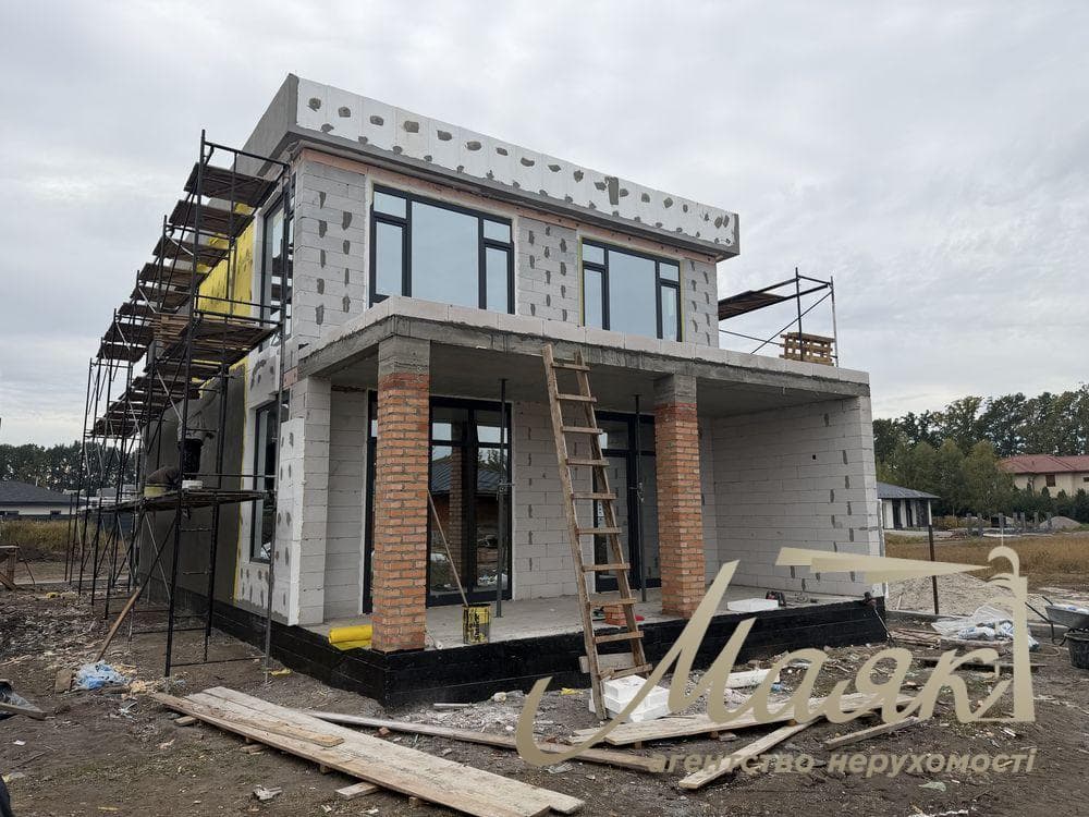 Продаж будинку (155 м²) на 5 сотках землі з газопостачанням у с. Крюківщині