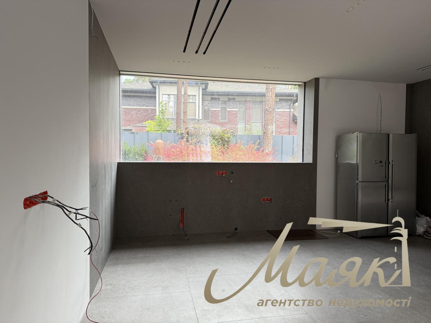 Продажа 1-этажного дома 305 м2, в Плютах