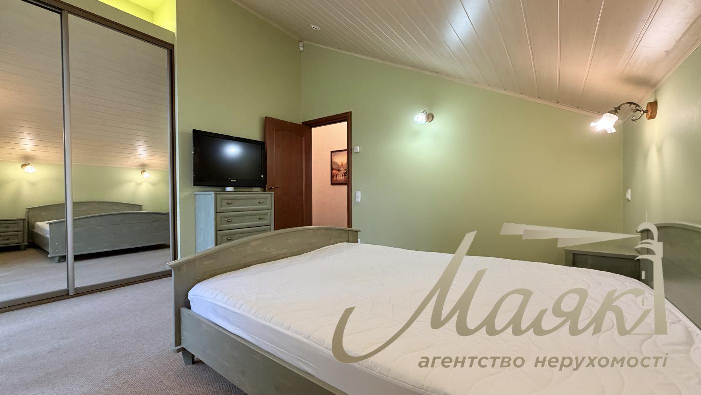 Оренда будинку К.Заспа, Козин, Плюти, оренда будинку в містечку, басейн, ліс, охорона