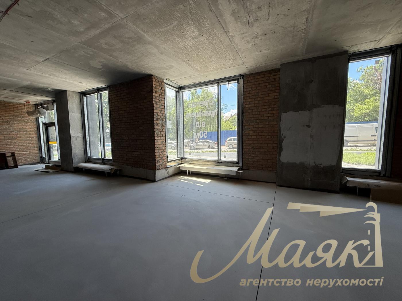 Оренда фасадного приміщення 155м2 у ЖК TRIIINITY, вул. Барбюса Анрі