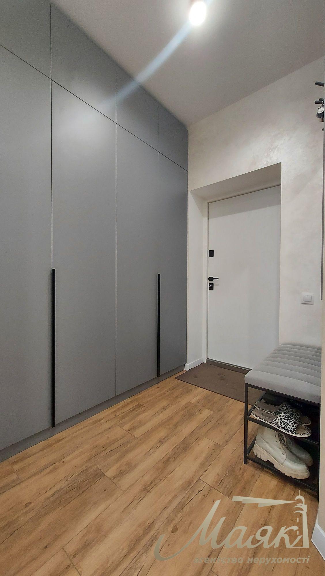 Продаж дуплексу з новим ремонтом, гаражем і власним бомбосховищем с.Крюківщина, котеджне містечко Beverly Hills (2 км від Києва).