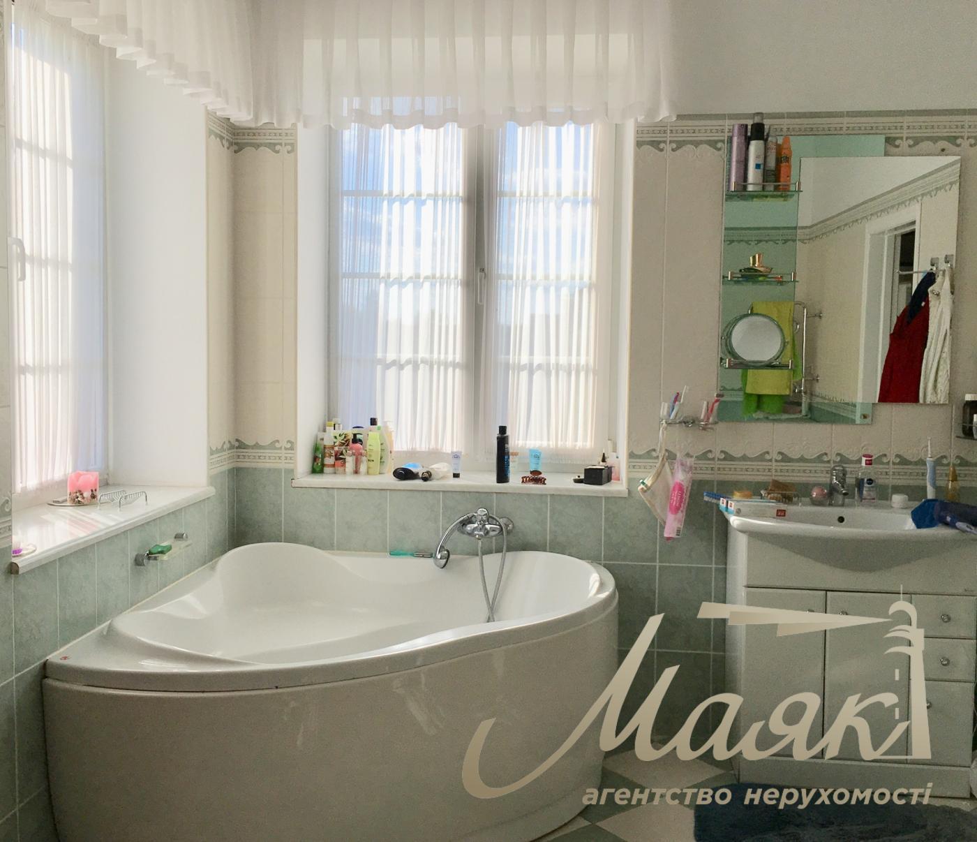 Rent 3-storey house 492,7m2, Lesniki