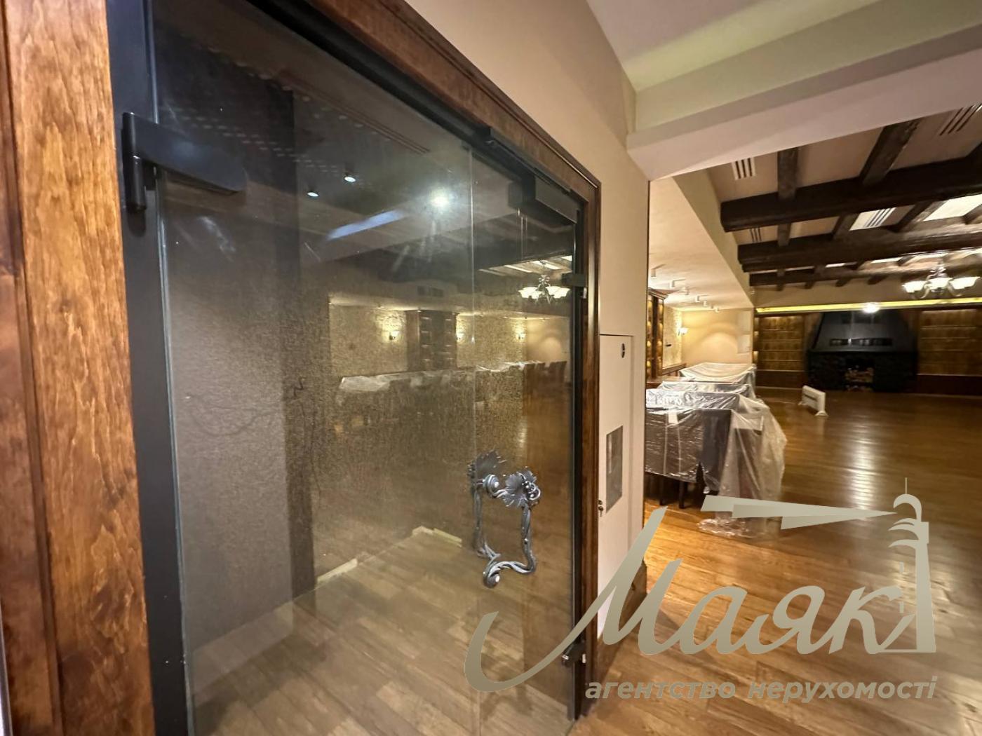 Rent of premises for a restaurant on Almazova St. 12, Pechersk