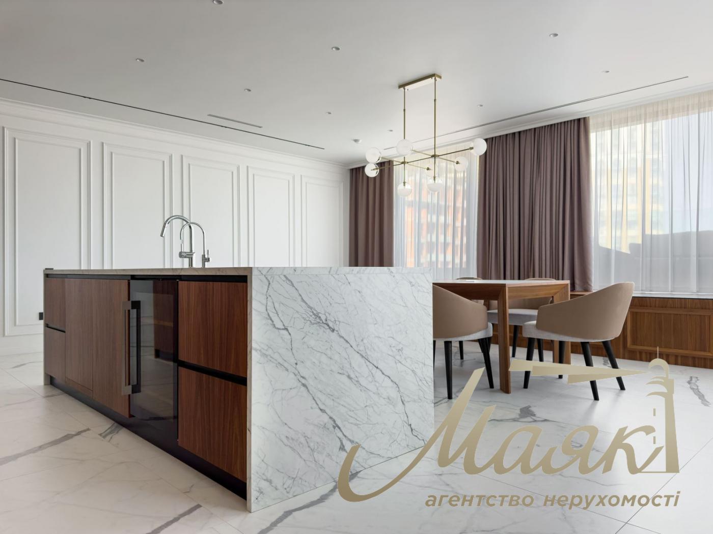 Rent of an exclusive apartment 300m2 in the residential complex Chicago Central house, Antonovicha st. (Gorky), 44