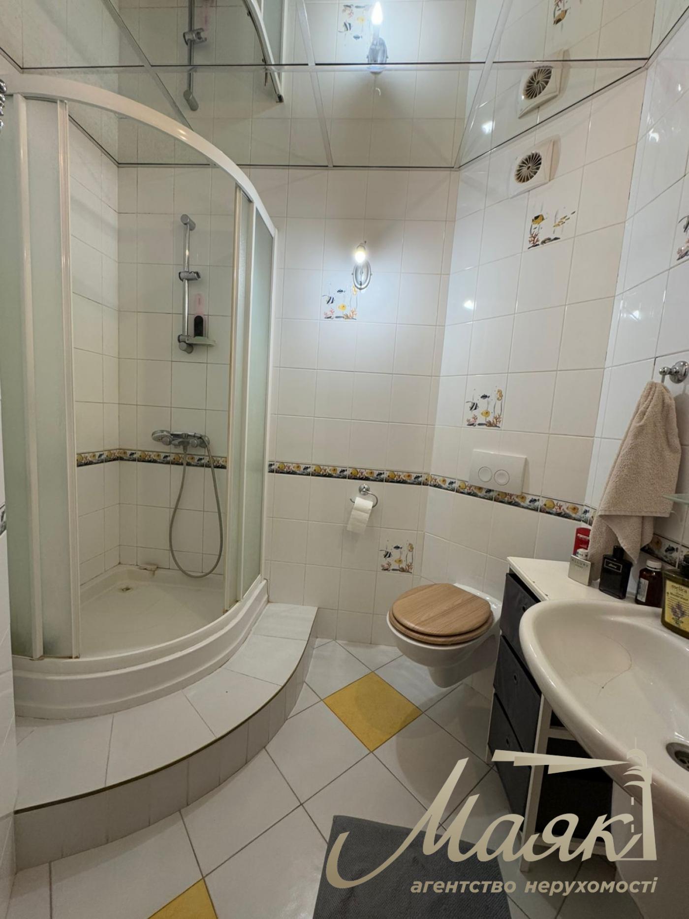 Продаж 3-х кімнатної квартири, Драгомирова, 4, Печерськ, Центр!