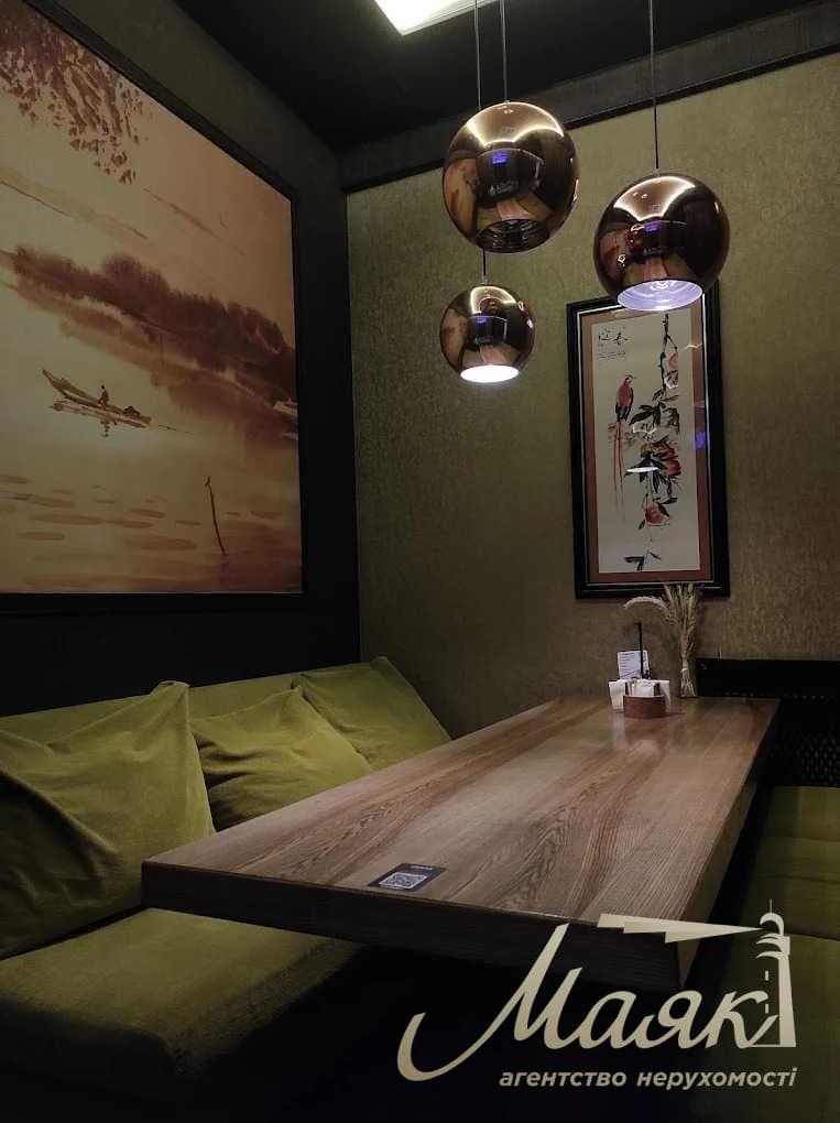 Rental of a storefront space for a restaurant (300 m²) near the Golden Gate, Downtown