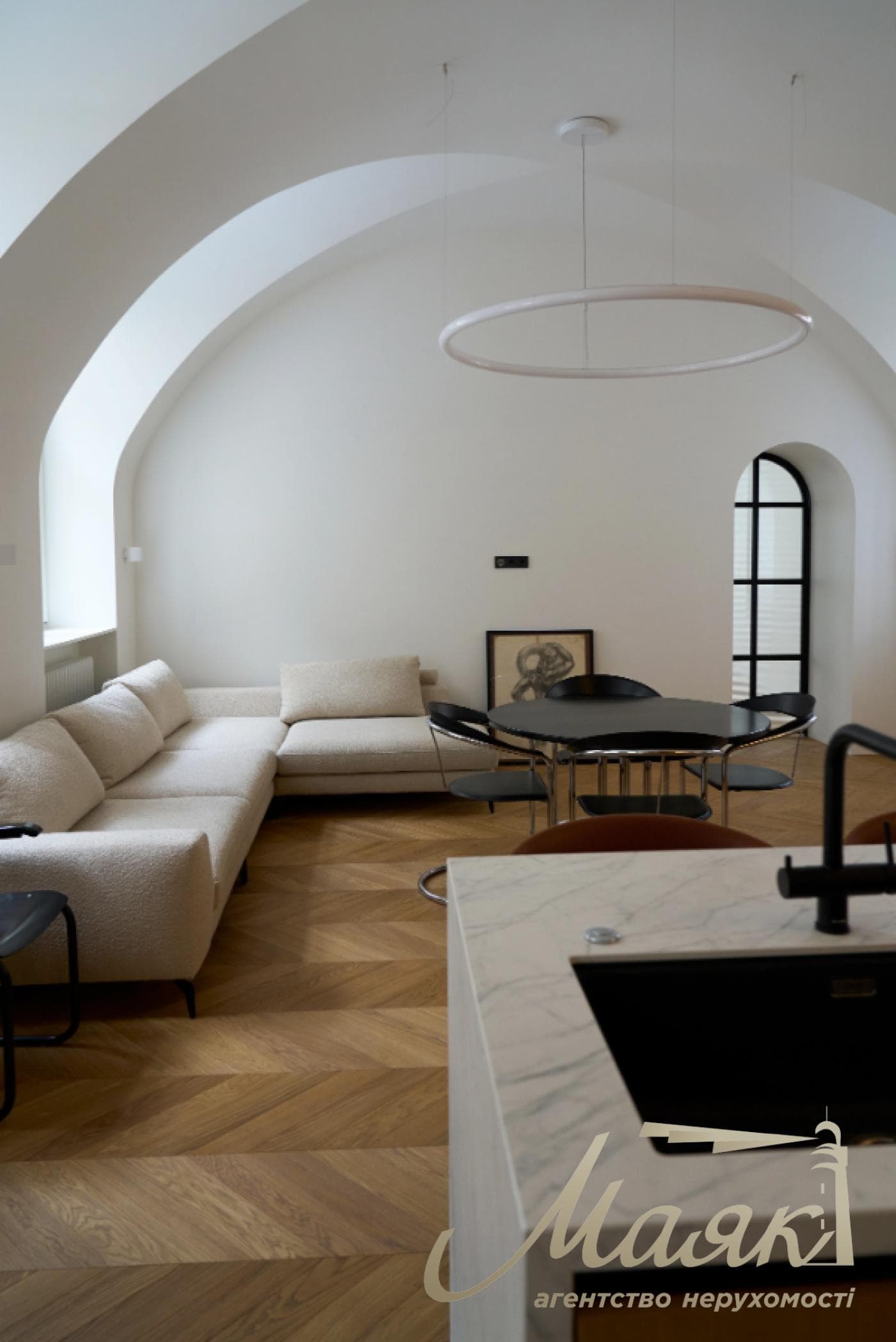 Rent 4-room apartment, stm. University, Ivan Franka str., 42, Center, Kiev