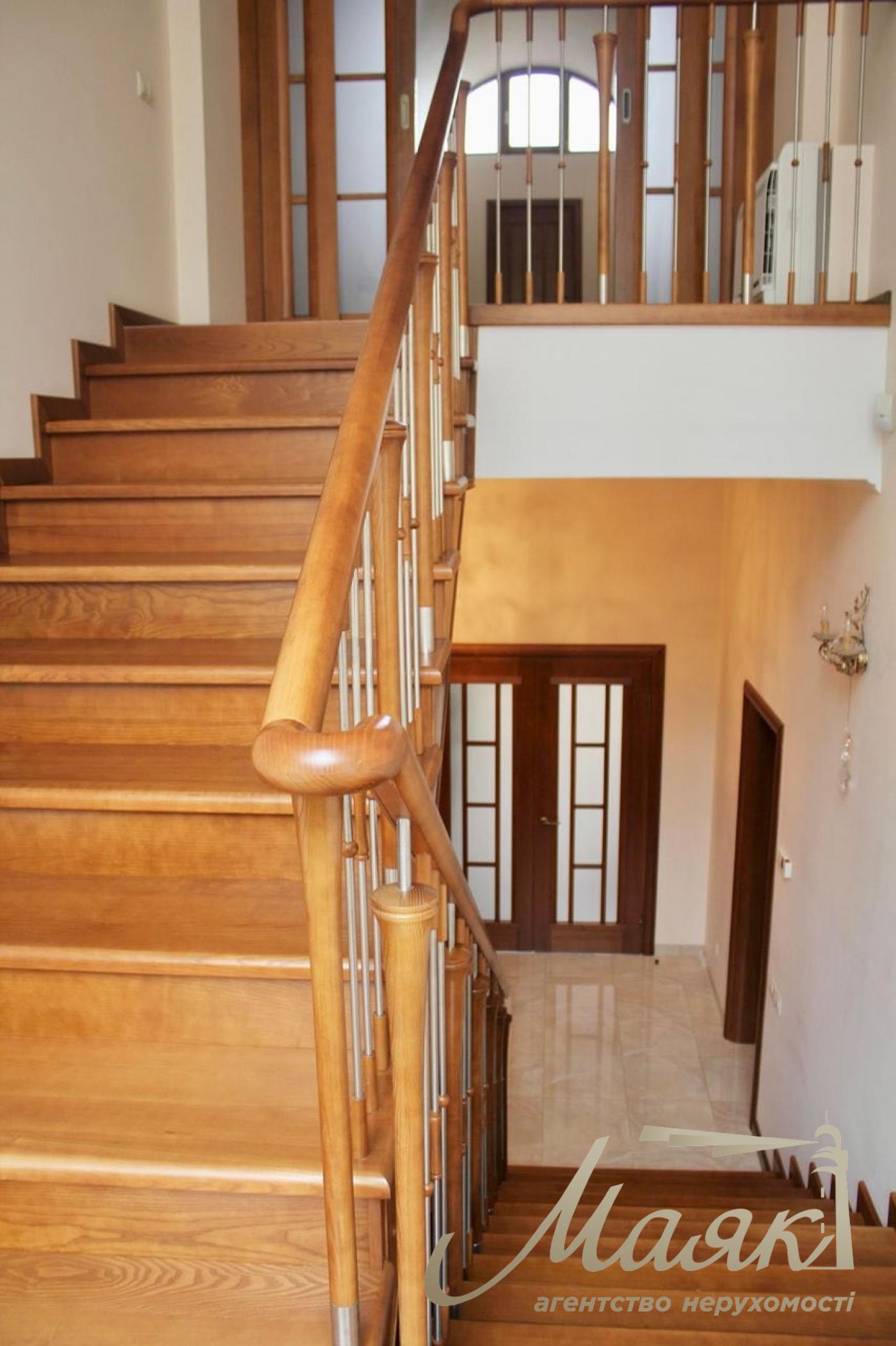 Продаж будинку 500 кв.м у Лісовому