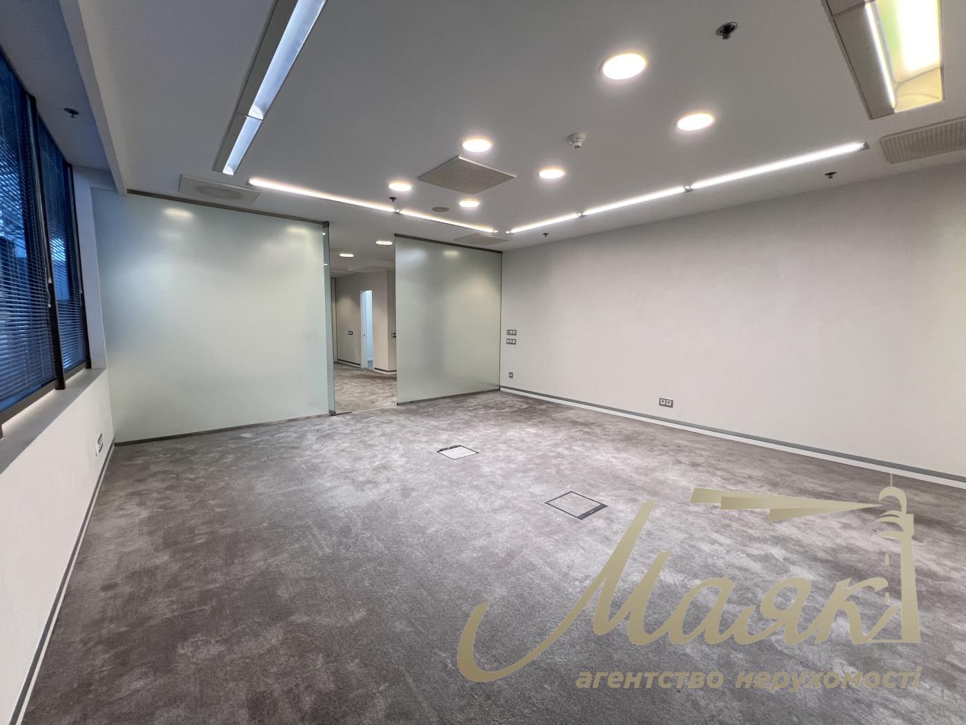 Оренда офісу 77 кв.м в БЦ Леонардо по вул. Богдана Хмельницького 52/17
