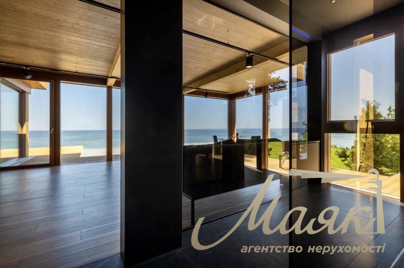 Продаж будинку Джеймса Бонда