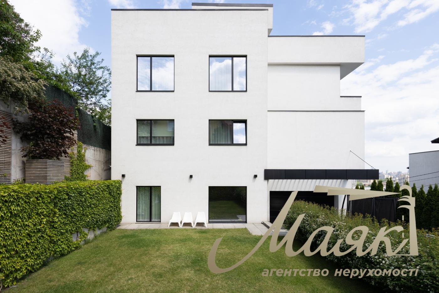 Продаж будинку на Батиєвій горі з розкішним краєвидом, Київ, Центр.