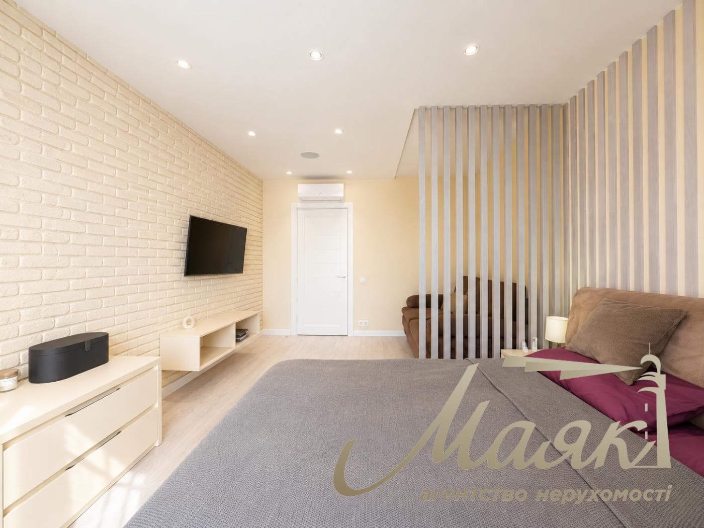 Продажа видовой 1-комнатной квартиры 54,4 м² , ЖК The Lakes , Голосеевский район, Киев,по адресу переулок Ясиноватский, 11.