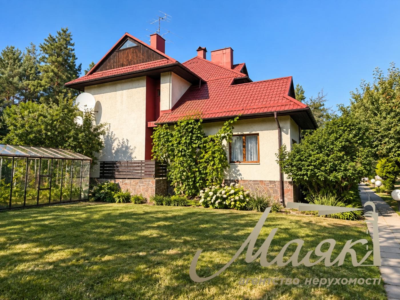 For rent: a two-story house in the town of Kozin/Koncha-Zaspa—207.9 m², 18.55 sotok, Anatoliy Solovyanenko Street, Obukhov direction, Kyiv Oblast.