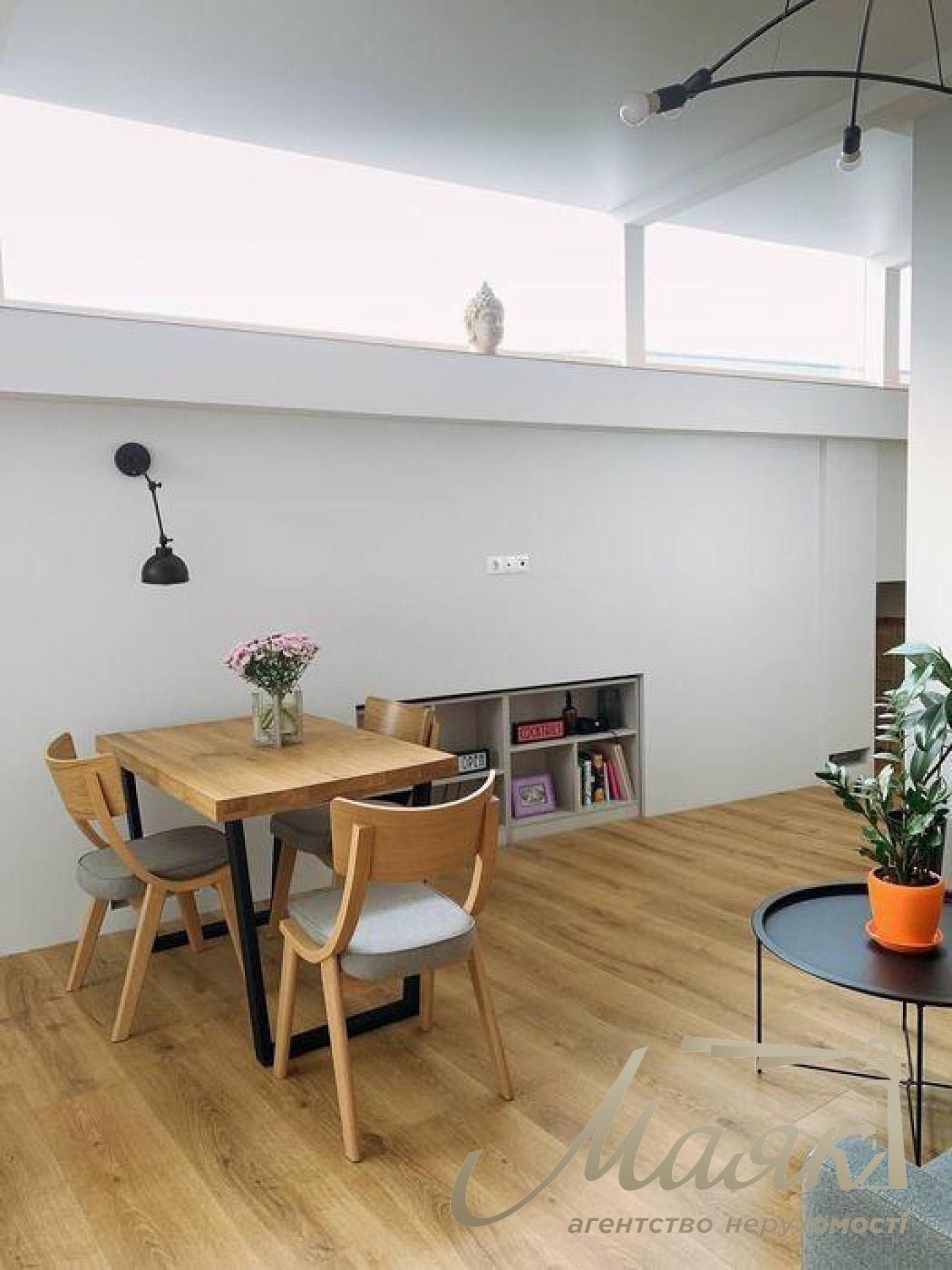 Продаж видової 2-х рівневої квартири з каміном, 115 м2 у Дніпровська набережна