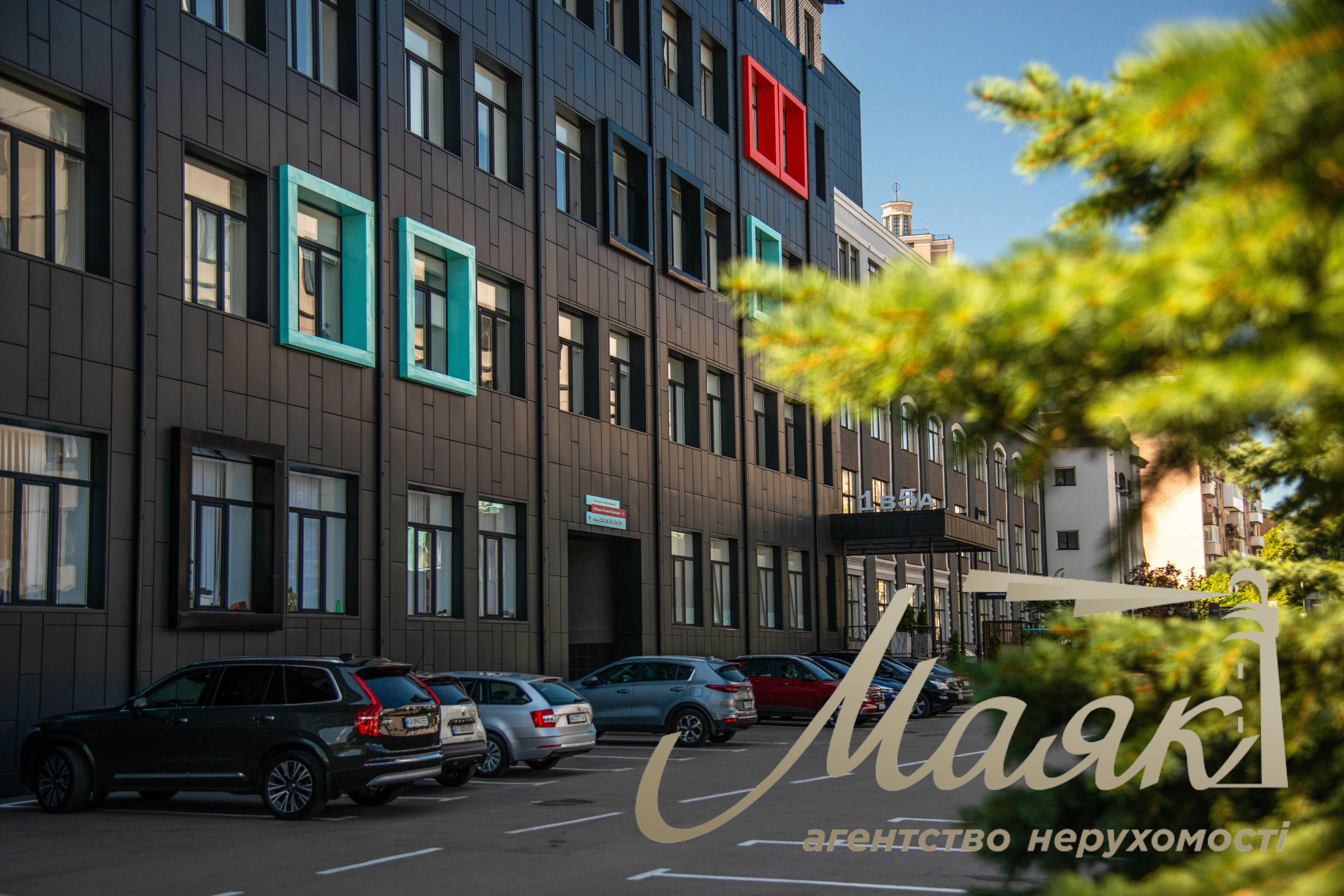 Office for rent 268 m2 in Business City business center